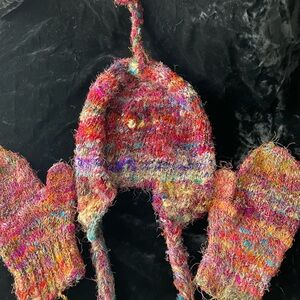 Raw silk hat and mitt set.